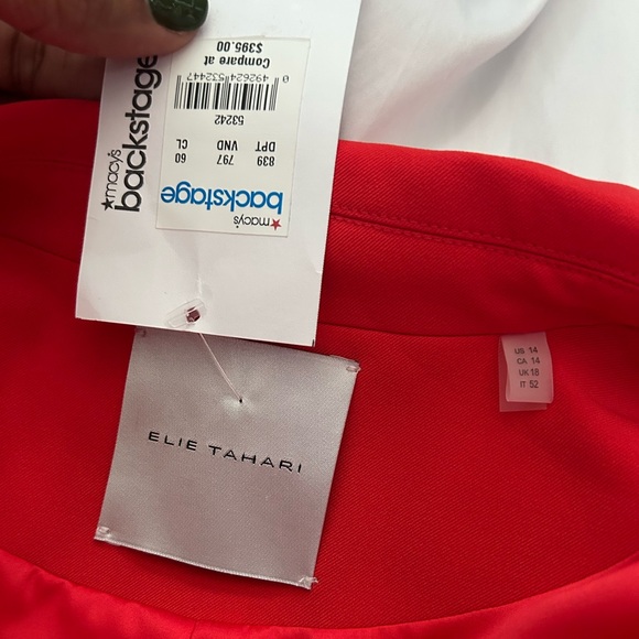 Elie Tahari | The Sylvie Single Button Blazer in Cayenne - Picture 10 of 13
